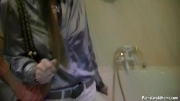 Get Cozy With Morgan In The Tub Screencap 9 on www.sinx.com