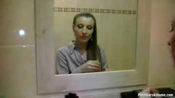 Get Cozy With Morgan In The Tub Screencap 1 on www.sinx.com