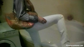 Get Cozy With Morgan In The Tub Screencap 10 on www.sinx.com