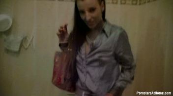 Get Cozy With Morgan In The Tub Screencap 13 on www.sinx.com