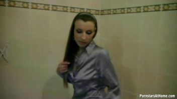 Get Cozy With Morgan In The Tub Screencap 16 on www.sinx.com