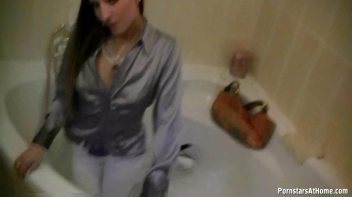 Get Cozy With Morgan In The Tub Screencap 17 on www.sinx.com