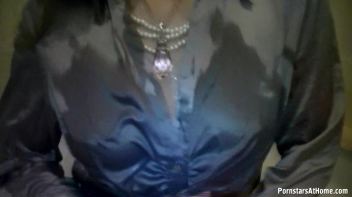 Get Cozy With Morgan In The Tub Screencap 21 on www.sinx.com