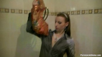 Get Cozy With Morgan In The Tub Screencap 36 on www.sinx.com