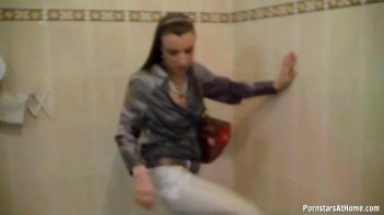 Get Cozy With Morgan In The Tub Screencap 37 on www.sinx.com