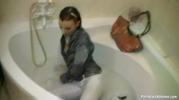 Get Cozy With Morgan In The Tub Screencap 52 on www.sinx.com