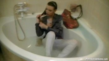 Get Cozy With Morgan In The Tub Screencap 56 on www.sinx.com