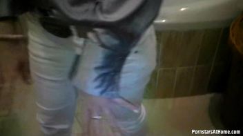 Get Cozy With Morgan In The Tub Screencap 6 on www.sinx.com