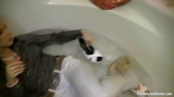 Get Cozy With Morgan In The Tub Screencap 60 on www.sinx.com