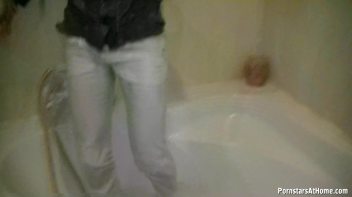 Get Cozy With Morgan In The Tub Screencap 70 on www.sinx.com