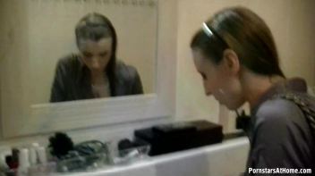 Get Cozy With Morgan In The Tub Screencap 72 on www.sinx.com