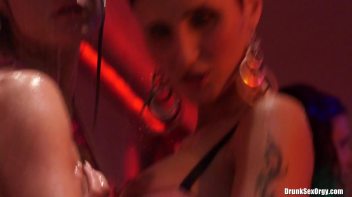 Valentine's Day Vaginas Part 5 - Shower Cam Screencap 72 on www.sinx.com