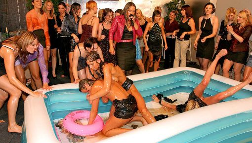 Latest deal - Christina Lee vs. Sarah Cross In The Mud