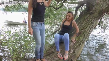 College Cuties Secluded Outdoor Sexcapade Screencap 31 on www.sinx.com