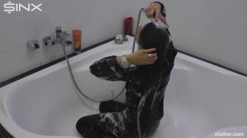Showering Seductress Screencap 48 on www.sinx.com