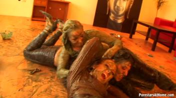 Eurobabes Wet And Messy Paint Party Screencap 118 on www.sinx.com