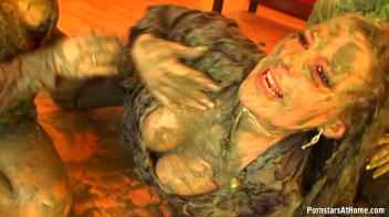 Eurobabes Wet And Messy Paint Party Screencap 76 on www.sinx.com