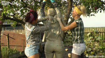 Blonde Is All Tied Up Getting Wet And Messy Screencap 47 on www.sinx.com