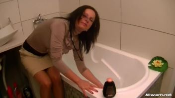 Beauties In The Tub In Fully Clothed Scrub-Down Screencap 7 on www.sinx.com