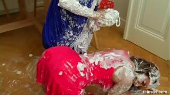 Eurobabe Shaving Cream War Screencap 36 on www.sinx.com
