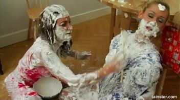 Eurobabe Shaving Cream War Screencap 41 on www.sinx.com