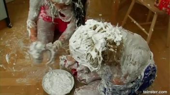 Eurobabe Shaving Cream War Screencap 58 on www.sinx.com