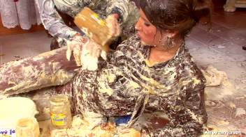 Furious Female Food Fight Screencap 55 on www.sinx.com