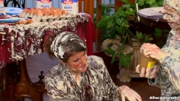Furious Female Food Fight Screencap 74 on www.sinx.com