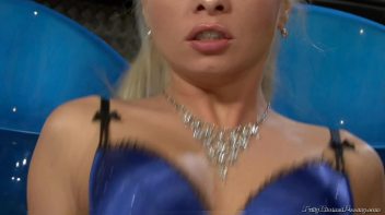 Blondie Piss Bar Screencap 49 on www.sinx.com