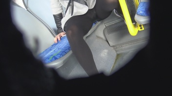 Heimlich im Bus gepisst Screencap 31 on www.sinx.com