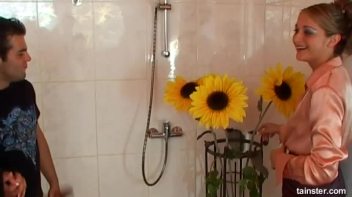 Check Out This Upwardly Mobile Chick Screencap 1 on www.sinx.com