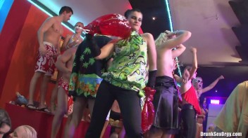 Bikini Beach Balls Part 6 - Cam 2 Screencap 102 on www.sinx.com