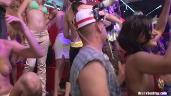 Bikini Beach Balls Part 6 - Cam 2 Screencap 37 on www.sinx.com