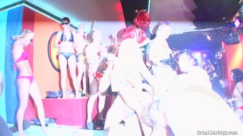 Bikini Beach Balls Part 6 - Cam 2 Screencap 7 on www.sinx.com