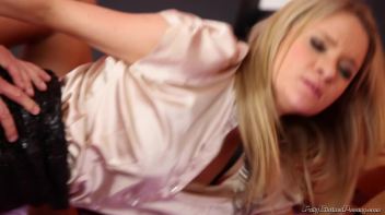 Crack That Slit And Give Her Some Piss Screencap 59 on www.sinx.com