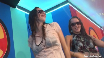 Bikini Beach Balls Part 3 - Cam 4 Screencap 2 on www.sinx.com