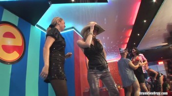 Bikini Beach Balls Part 3 - Cam 4 Screencap 34 on www.sinx.com