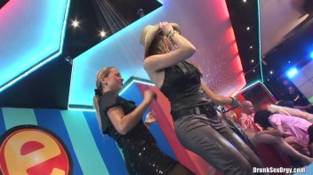 Bikini Beach Balls Part 3 - Cam 4 Screencap 37 on www.sinx.com