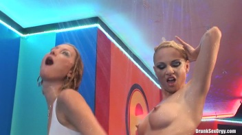 Bikini Beach Balls Part 3 - Cam 4 Screencap 50 on www.sinx.com