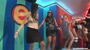 Bikini Beach Balls Part 3 - Cam 4 Screencap 6 on www.sinx.com