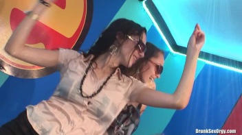 Bikini Beach Balls Part 3 - Cam 4 Screencap 7 on www.sinx.com