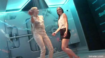 Spectacular wetlook dancing Screencap 10 on www.sinx.com