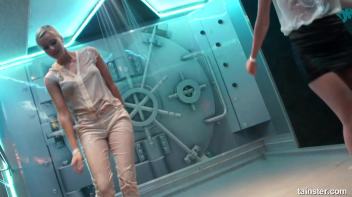 Spectacular wetlook dancing Screencap 13 on www.sinx.com