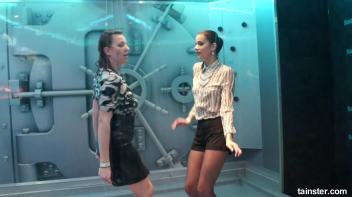 Spectacular wetlook dancing Screencap 19 on www.sinx.com