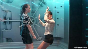 Spectacular wetlook dancing Screencap 23 on www.sinx.com