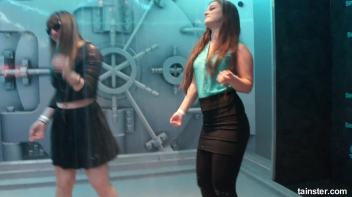 Spectacular wetlook dancing Screencap 34 on www.sinx.com