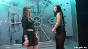 Spectacular wetlook dancing Screencap 36 on www.sinx.com