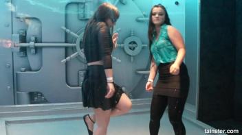 Spectacular wetlook dancing Screencap 43 on www.sinx.com