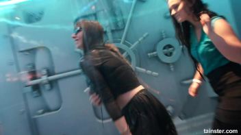 Spectacular wetlook dancing Screencap 44 on www.sinx.com