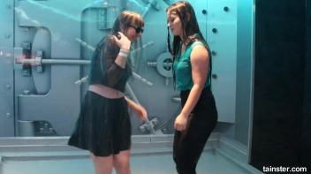 Spectacular wetlook dancing Screencap 49 on www.sinx.com